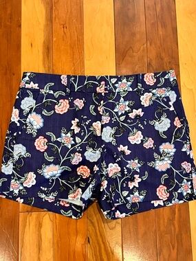 LOFT Size 2 NWOT Navy Floral Stretch Cotton Blend Shorts Summer Cute Preppy Comf